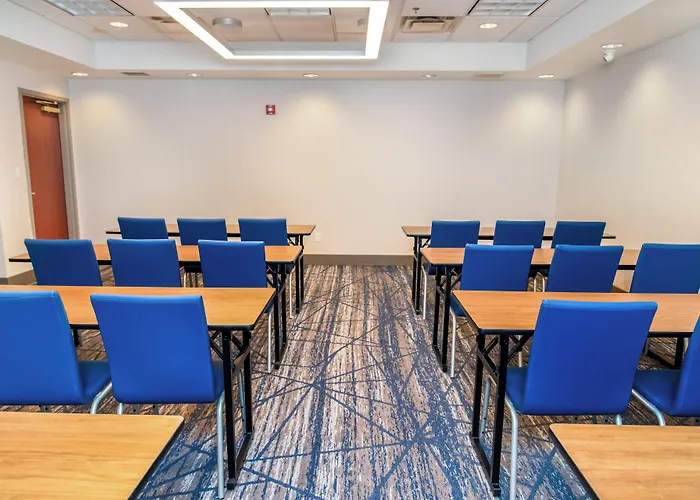 Express & Pittsburgh-south Side By Ihg Hotel
